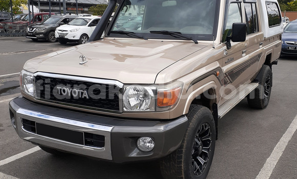 Acheter Occasion Voiture Toyota Land Cruiser Beige à Antananarivo, Analamanga Acheter Occasion Voiture Toyota Land Cruiser Beige à Antananarivo, Analamanga