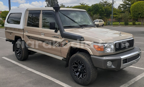 Acheter Occasion Voiture Toyota Land Cruiser Beige à Antananarivo, Analamanga Acheter Occasion Voiture Toyota Land Cruiser Beige à Antananarivo, Analamanga