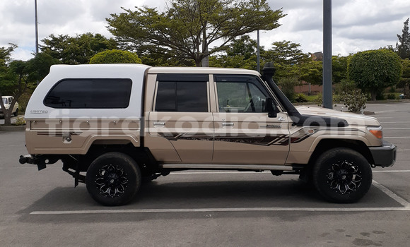 Acheter Occasion Voiture Toyota Land Cruiser Beige à Antananarivo, Analamanga Acheter Occasion Voiture Toyota Land Cruiser Beige à Antananarivo, Analamanga