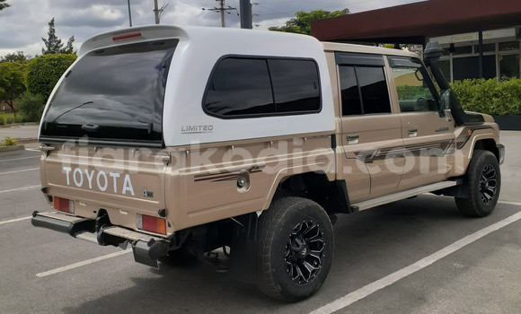 Acheter Occasion Voiture Toyota Land Cruiser Beige à Antananarivo, Analamanga Acheter Occasion Voiture Toyota Land Cruiser Beige à Antananarivo, Analamanga