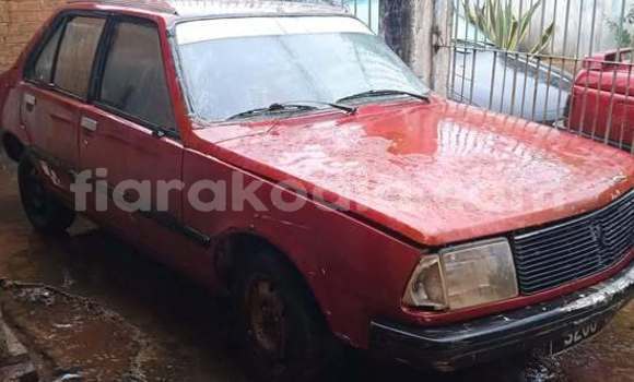 Hividy Renault 18 Red Car in Andevoranto in Toamasina