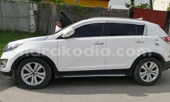 Acheter Occasion Voiture Kia Sportage Blanc à Antananarivo, Analamanga Acheter Occasion Voiture Kia Sportage Blanc à Antananarivo, Analamanga