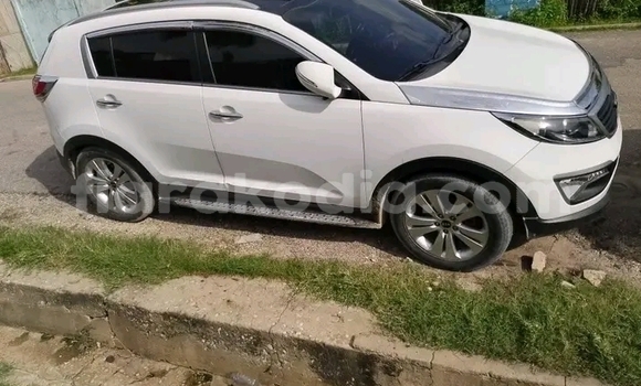 Acheter Occasion Voiture Kia Sportage Blanc à Antananarivo, Analamanga Acheter Occasion Voiture Kia Sportage Blanc à Antananarivo, Analamanga