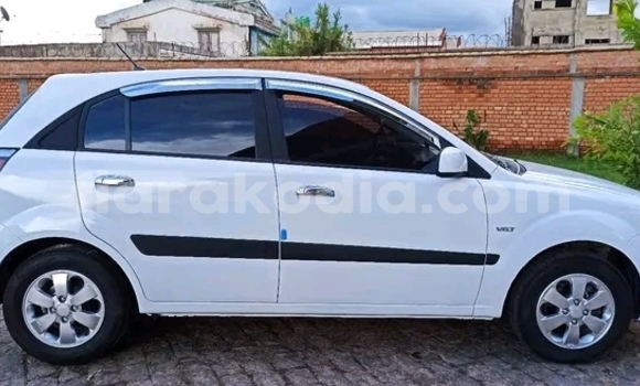 Acheter Occasion Voiture Kia Pride Blanc à Ambatomainty , Melaky Acheter Occasion Voiture Kia Pride Blanc à Ambatomainty , Melaky