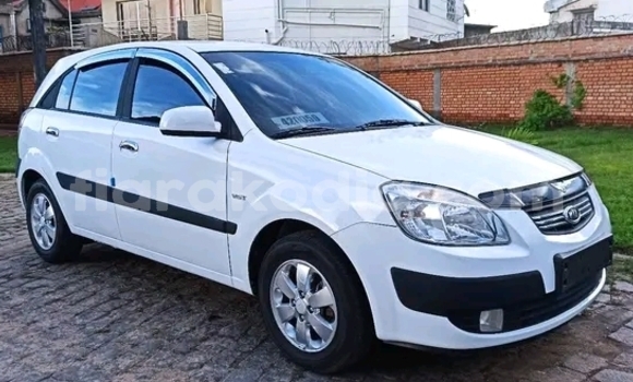 Acheter Occasion Voiture Kia Pride Blanc à Ambatomainty , Melaky Acheter Occasion Voiture Kia Pride Blanc à Ambatomainty , Melaky
