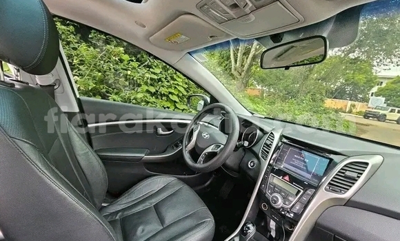 Acheter Occasion Voiture Hyundai i30 Blanc à Ambositra, Amoron'i Mania Acheter Occasion Voiture Hyundai i30 Blanc à Ambositra, Amoron'i Mania