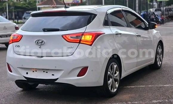 Buy Used Hyundai i30 White Car in Ambositra in Amoron'i Mania Buy Used Hyundai i30 White Car in Ambositra in Amoron'i Mania
