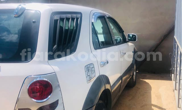 Buy Used Kia Sorento Silver Car in Antananarivo in Analamanga Buy Used Kia Sorento Silver Car in Antananarivo in Analamanga