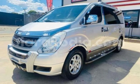 Buy Used Hyundai Grand Starex Silver Car in Antananarivo in Analamanga