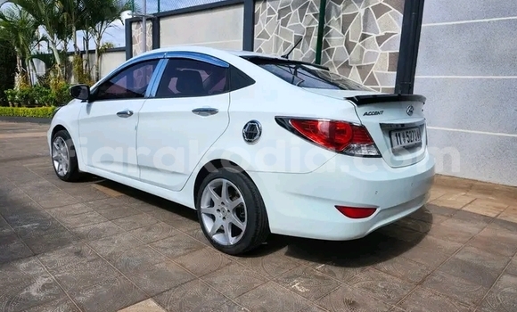 Acheter Occasion Voiture Hyundai Accent Blanc à Ambatomainty , Melaky Acheter Occasion Voiture Hyundai Accent Blanc à Ambatomainty , Melaky