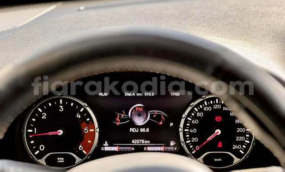 Acheter Occasion Voiture Jeep Renegade Noir à Antananarivo, Analamanga Acheter Occasion Voiture Jeep Renegade Noir à Antananarivo, Analamanga