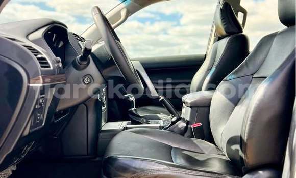 Acheter Occasion Voiture Toyota Land Cruiser Prado Blanc à Antananarivo, Analamanga Acheter Occasion Voiture Toyota Land Cruiser Prado Blanc à Antananarivo, Analamanga