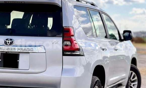Acheter Occasion Voiture Toyota Land Cruiser Prado Blanc à Antananarivo, Analamanga Acheter Occasion Voiture Toyota Land Cruiser Prado Blanc à Antananarivo, Analamanga
