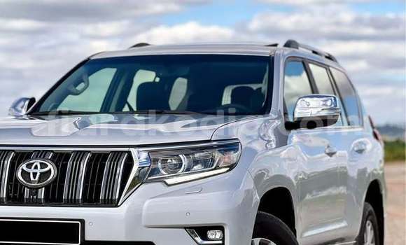 Acheter Occasion Voiture Toyota Land Cruiser Prado Blanc à Antananarivo, Analamanga Acheter Occasion Voiture Toyota Land Cruiser Prado Blanc à Antananarivo, Analamanga