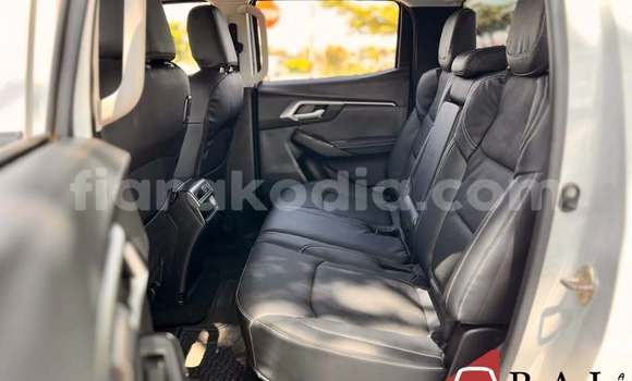 Acheter Occasion Voiture Isuzu D–MAX Blanc à Antananarivo, Analamanga Acheter Occasion Voiture Isuzu D–MAX Blanc à Antananarivo, Analamanga