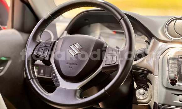 Acheter Occasion Voiture Suzuki Vitara Rouge à Antananarivo, Analamanga Acheter Occasion Voiture Suzuki Vitara Rouge à Antananarivo, Analamanga