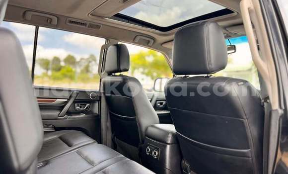 Acheter Occasion Voiture Mitsubishi Pajero Noir à Antananarivo, Analamanga Acheter Occasion Voiture Mitsubishi Pajero Noir à Antananarivo, Analamanga