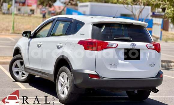 Acheter Occasion Voiture Toyota RAV4 Blanc à Antananarivo, Analamanga Acheter Occasion Voiture Toyota RAV4 Blanc à Antananarivo, Analamanga