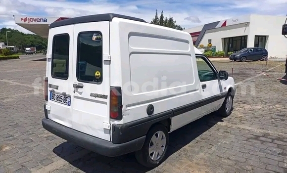 Hividy Renault Espace fotsy Car in Ambatondrazaka in Alaotra-Mangoro Hividy Renault Espace fotsy Car in Ambatondrazaka in Alaotra-Mangoro