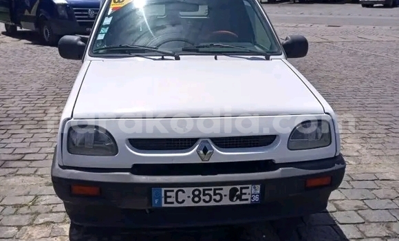 Buy Used Renault Espace White Car in Ambatondrazaka in Alaotra-Mangoro Buy Used Renault Espace White Car in Ambatondrazaka in Alaotra-Mangoro