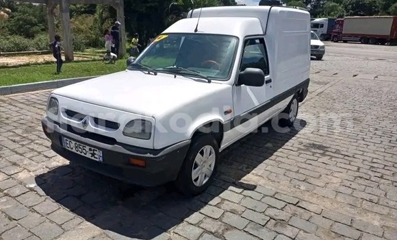 Buy Used Renault Espace White Car in Ambatondrazaka in Alaotra-Mangoro Buy Used Renault Espace White Car in Ambatondrazaka in Alaotra-Mangoro