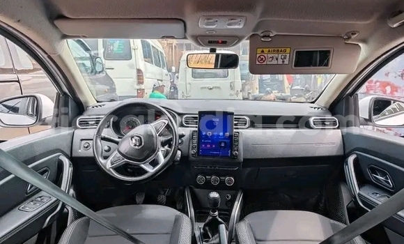 Buy Used Renault Duster White Car in Ambohregion_idratrimo in Analamanga Buy Used Renault Duster White Car in Ambohregion_idratrimo in Analamanga