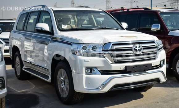 Hividy Toyota Land Cruiser fotsy Car in Import - Dubai in Diana Hividy Toyota Land Cruiser fotsy Car in Import - Dubai in Diana