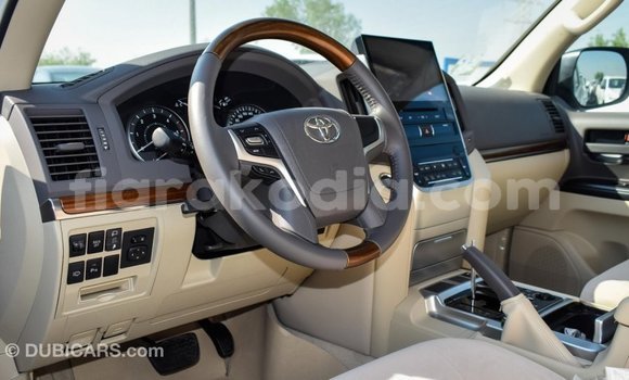 Hividy Toyota Land Cruiser fotsy Car in Import - Dubai in Diana Hividy Toyota Land Cruiser fotsy Car in Import - Dubai in Diana