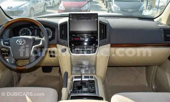 Hividy Toyota Land Cruiser fotsy Car in Import - Dubai in Diana Hividy Toyota Land Cruiser fotsy Car in Import - Dubai in Diana