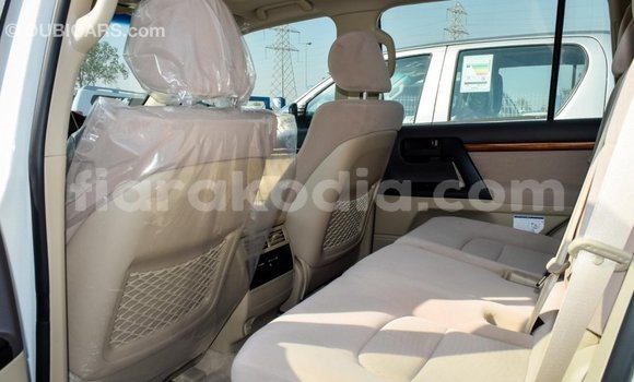 Hividy Toyota Land Cruiser fotsy Car in Import - Dubai in Diana Hividy Toyota Land Cruiser fotsy Car in Import - Dubai in Diana