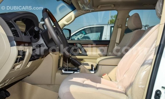 Hividy Toyota Land Cruiser fotsy Car in Import - Dubai in Diana Hividy Toyota Land Cruiser fotsy Car in Import - Dubai in Diana