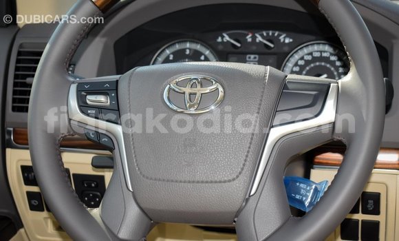 Hividy Toyota Land Cruiser fotsy Car in Import - Dubai in Diana Hividy Toyota Land Cruiser fotsy Car in Import - Dubai in Diana
