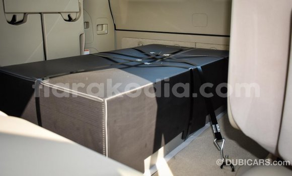 Hividy Toyota Land Cruiser fotsy Car in Import - Dubai in Diana Hividy Toyota Land Cruiser fotsy Car in Import - Dubai in Diana