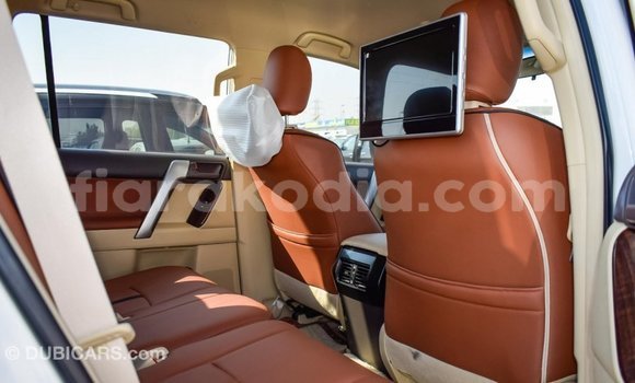 Acheter Import Voiture Toyota Prado Blanc à Import - Dubai, Diana Acheter Import Voiture Toyota Prado Blanc à Import - Dubai, Diana