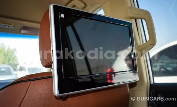 Acheter Import Voiture Toyota Prado Blanc à Import - Dubai, Diana Acheter Import Voiture Toyota Prado Blanc à Import - Dubai, Diana