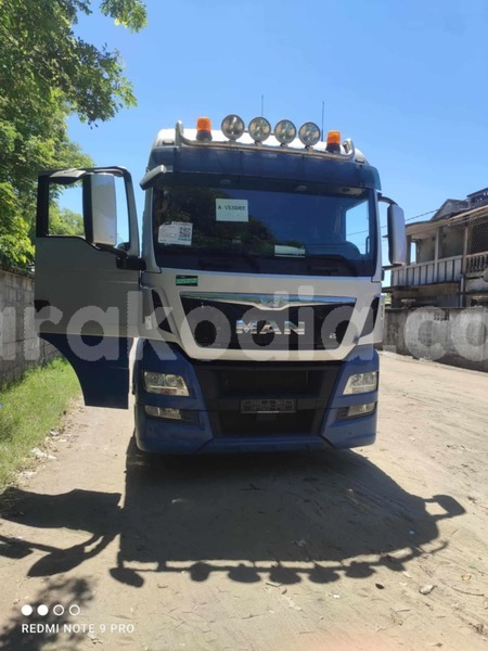 Big with watermark man silent analamanga antananarivo 8665